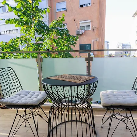 Syncron In The Center Of Apartment *