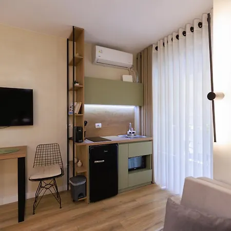 Syncron In The Center Of Apartment *