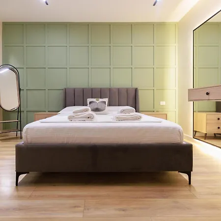 Syncron In The Center Of ティラナ