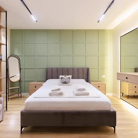 Syncron In The Center Of Apartment