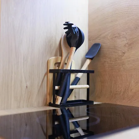 Syncron In The Center Of Apartment *