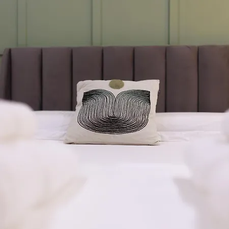 Syncron In The Center Of ティラナ