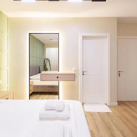 Syncron In The Center Of Apartment Tirana