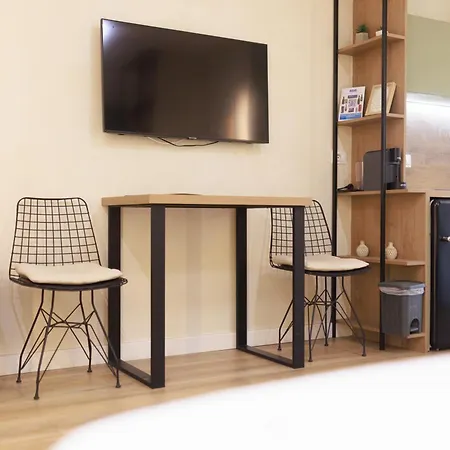 Syncron In The Center Of * ティラナ