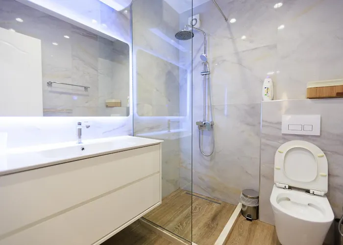 Syncron In The Center Of Apartman Tirana