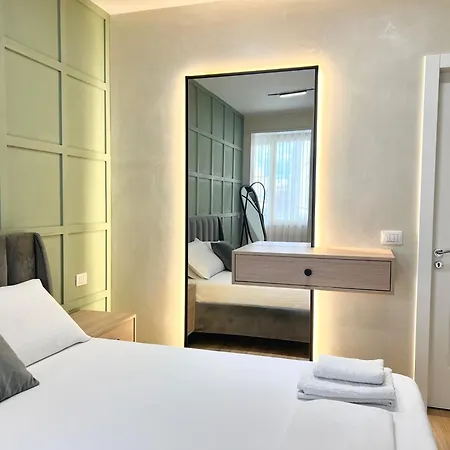 Syncron In The Center Of *