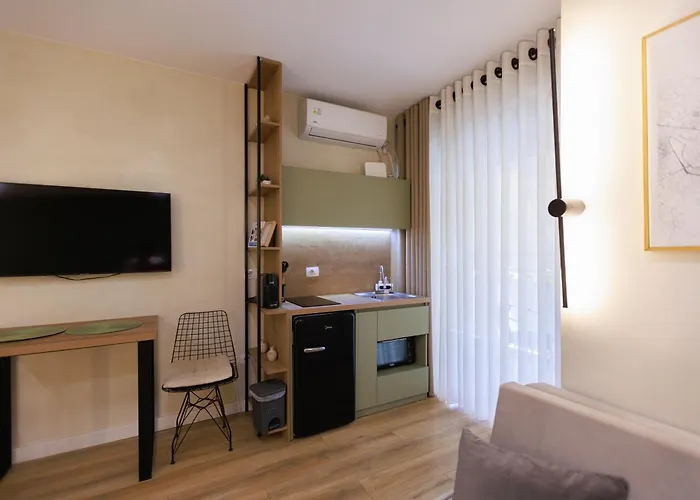 Syncron In The Center Of Διαμέρισμα *