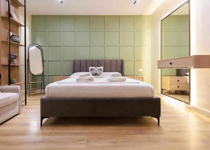 Syncron In The Center Of Τίρανα